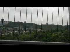 Drut ze stali nierdzewnej do niewidocznych krat okiennych na balkonie