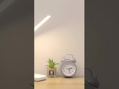 Elegantna biała lampa stołowa z 5 watami mocy i kontrolą dotykową