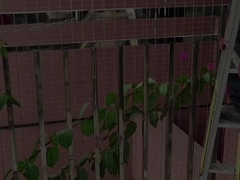 Niestandardowa konstrukcja, niewidzialna siatka, zapobiegająca dzieciom wschodzenia.