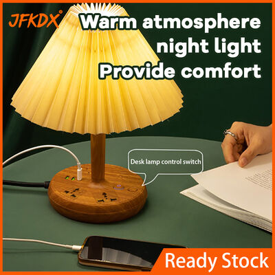 Liczne poziomy jasności lampy biurowej z portem ładowania USB