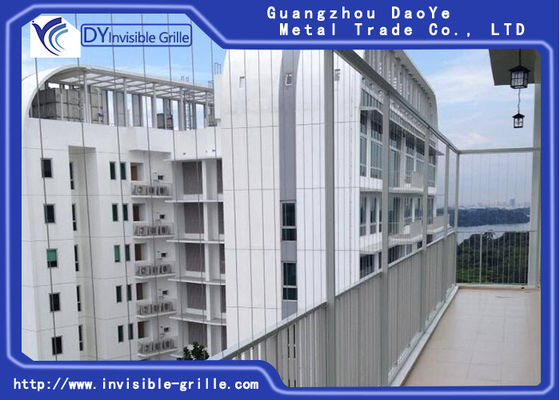2 m / zestaw Biała niewidoczna kratka balkonowa wytrzymuje wysokie ciśnienie