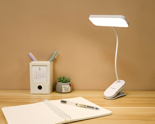 5 Wattów Nowoczesna Lampa Lampa biurowa z regulowanym ramieniem Certyfikacja FCC 5W Moc Łóżkowe lampy stołowe