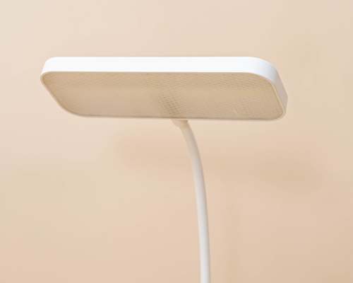 Lampa stołowa z układem dotykowym