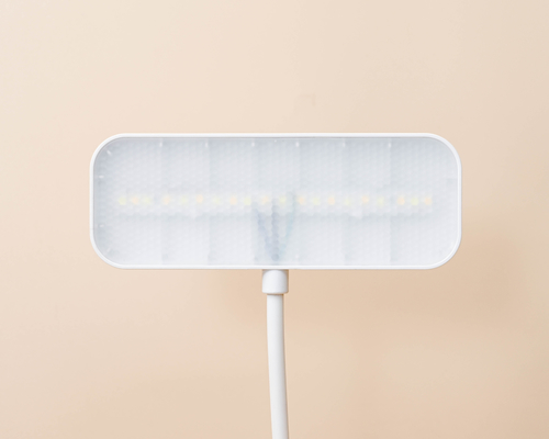 Lampa stołowa z układem dotykowym