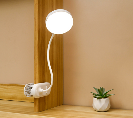 Lampa stołowa do sypialni z trzema poziomami jasności dla przytulnej atmosfery