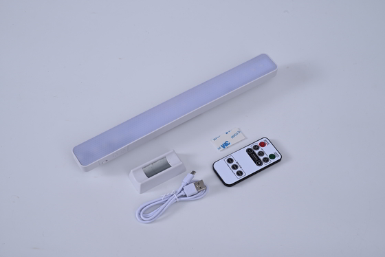 Złożony zestaw lamp ściennych z 10 żarówkami o mocy 5W