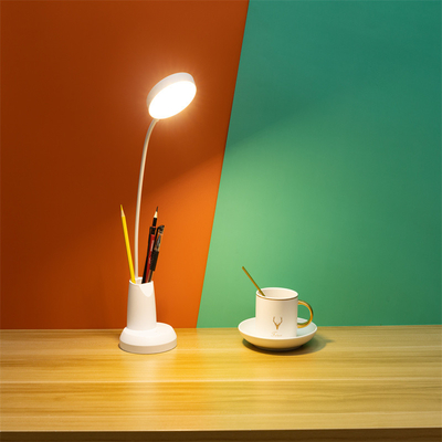 Lampa LED do sypialni z trójpoziomową regulacją jasności i 5 watami