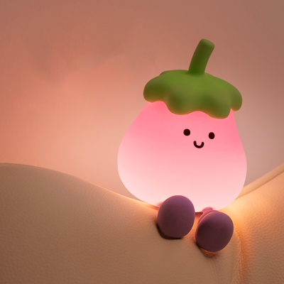 Fabryka Sprzedaż hurtowa Karykatura Miękki silikon LED Nocne światła Cute Małe Aubergine Łóżkowe lampy Przenośne USB Ładowalne Nocne światła sypialni