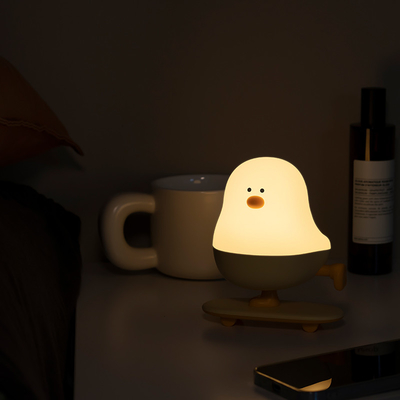 Nowoczesny, ładowalny deskorolnik LED, kurczaka, nocna lampa ABS, dekoracja biurka do sypialni z przenośnikiem, prezent świąteczny dla śpiących