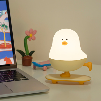 Nowoczesny, ładowalny deskorolnik LED, kurczaka, nocna lampa ABS, dekoracja biurka do sypialni z przenośnikiem, prezent świąteczny dla śpiących