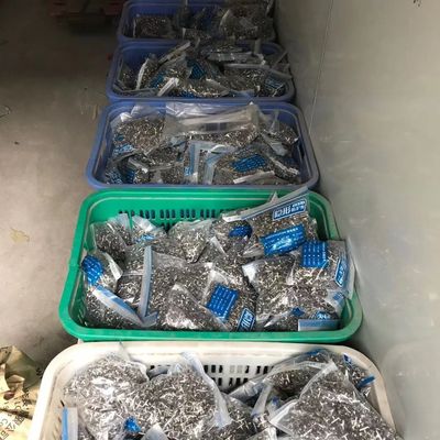 Aluminiowe balustrady balkonowe z ramą prowadzącą 6m Zestaw Precyzyjne balustrady balkonowe zaprojektowane z myślą o łatwym montażu i ochronie