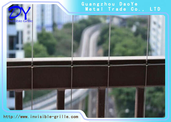 Invisible Safety Grill Niewidzialna bariera ochronna zaprojektowana, aby skutecznie chronić dzieci i zwierzęta domowe, zachowując jednocześnie estetykę