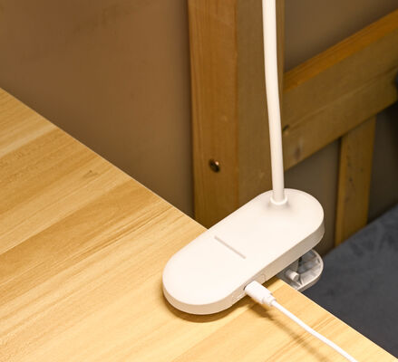 Wtyczka LED Małe Przenośne Światło USB Inteligentna lampa stołowa 800mA Przeciwświetlenie Elastyczny węzek do nauki Światło do sypialni