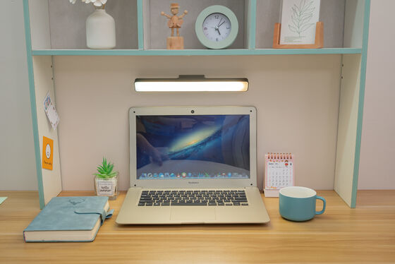 Lampka biurkowa z ładowaniem i trzystopniową regulacją jasności, napięcie znamionowe 5V 1A, przeznaczona do oświetlenia w biurze i miejscach do nauki