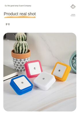 Śliczna lampa nocna z czujnikiem ruchu, zapewniająca miękkie światło