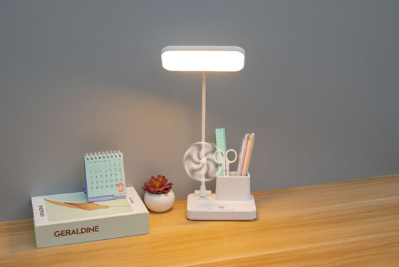 Ładowalna lampa biurowa nadająca się do pomieszczenia studyjnego i sypialni