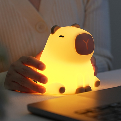 Nowy Cute Capybara Silicone Night Light Usb Przypłacalny Led Pat Lamp Timing Dimming Dekoracyjny Stolik Śpiąca Nocna Lampa