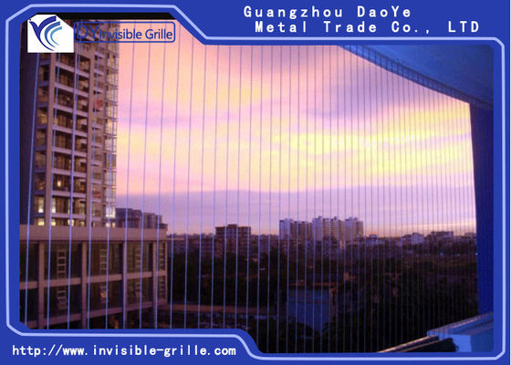 Zainstaluj drut aluminiowy ze stałą ramą i drut ze stali nierdzewnej do niewidocznych kratek okiennych